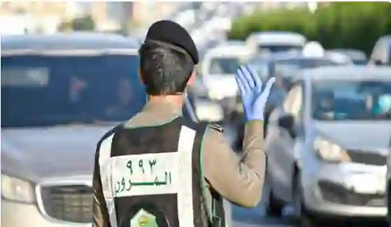 الحالات التي يعتبر فيها تجاوز الاشارة الصفراء قطع إشارة