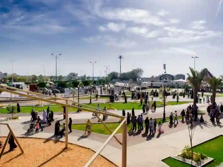 عدد سكان الدمام من المواطنين والمقيمين في 2025 