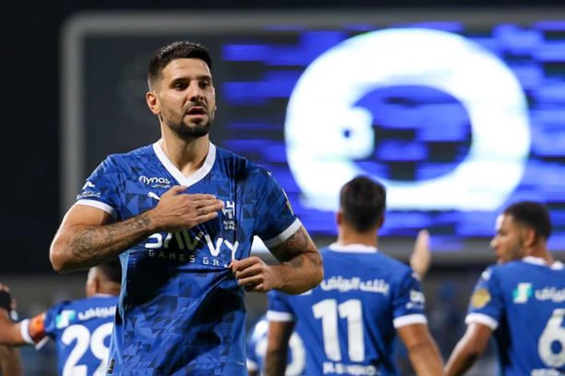 ميتروفيتش يحسم قراره حول الانتقال من الهلال